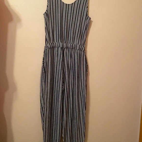 Vineyard Vines • Cat Cay Striped Navy Blue Sleeveless Jumpsuit Romper • Size S - Picture 3 of 7